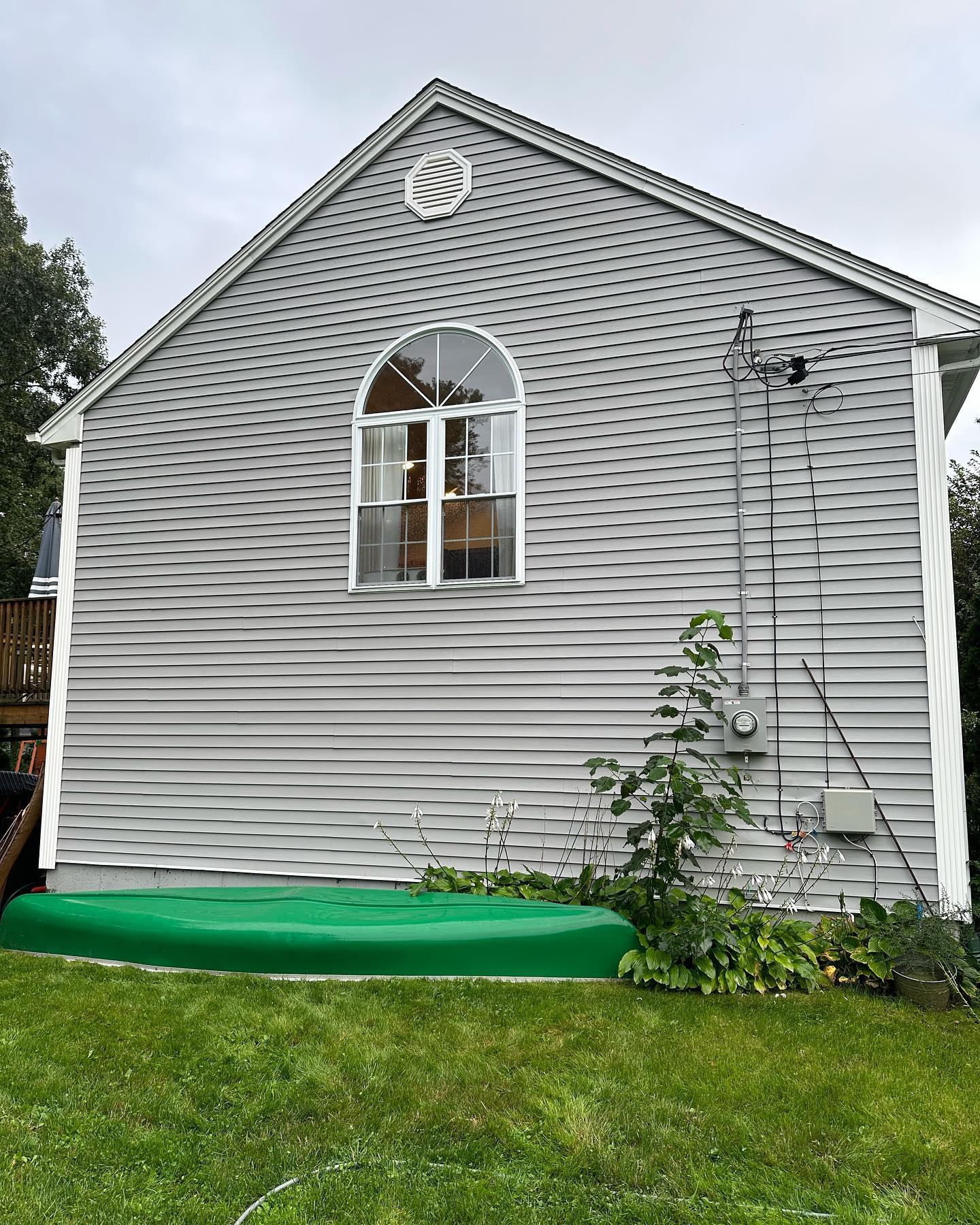 home pressure washing completed in cranston rhode island by new england exterior renewal